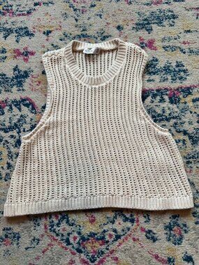 Hollister Cream Crochet Sweater Vest Crop Top - Medium
